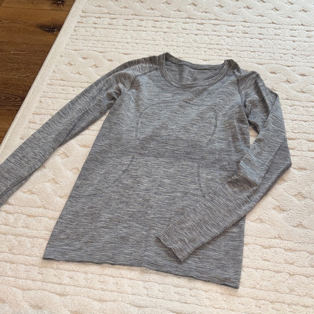 lululemon athletica Heathered Gray Long Sleeve Top